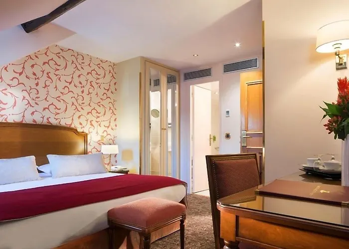 Queen Mary Opera 4*