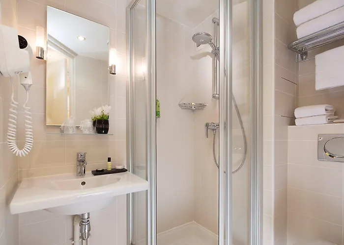 Hotel Queen Mary Opera 4*