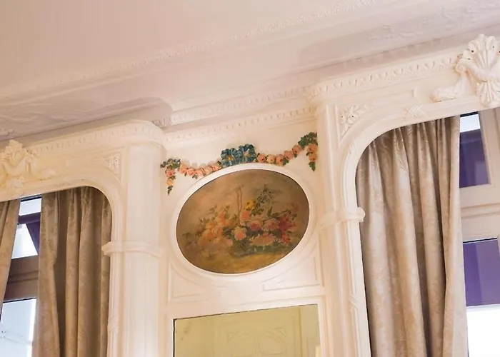 Queen Mary Opera Hotel 4*