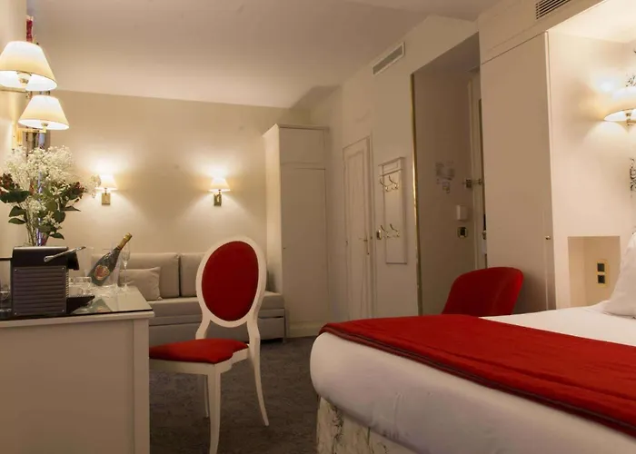 Queen Mary Opera Hotel 4*