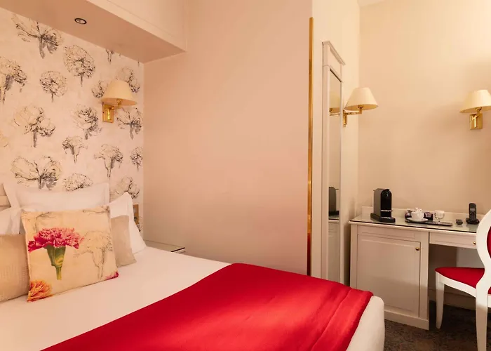 Queen Mary Opera Hotel 4*