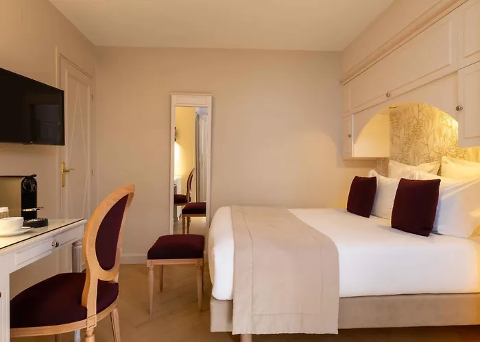 Hotel Queen Mary Opera 4*