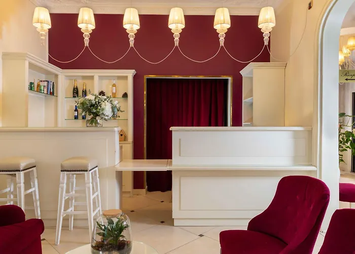 Hotel Queen Mary Opera 4*