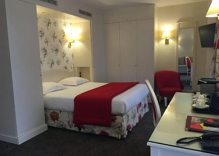 Hotel Queen Mary Opera 4*