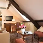 Queen Mary Opera 4*