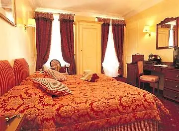 Queen Mary Opera 4*