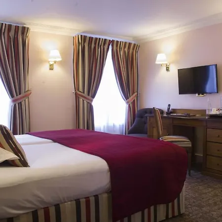 Queen Mary Opera Hotel 4*