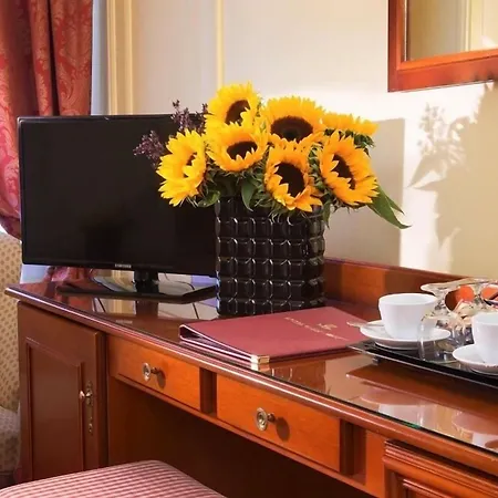 Queen Mary Opera Hotel