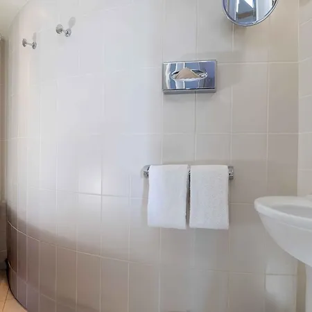 Queen Mary Opera Hotel 4*