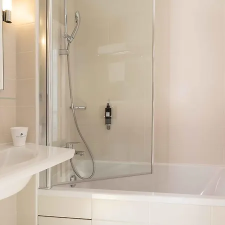 Queen Mary Opera Hotel 4*