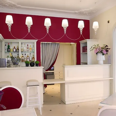 Queen Mary Opera Parigi