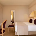 Hotel Queen Mary Opera 4*
