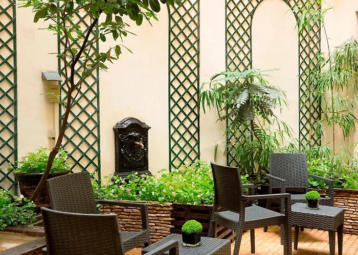 Queen Mary Opera Szálloda